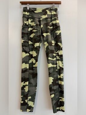 Lululemon Camo Green Print Leggings With Pockets SZ 4